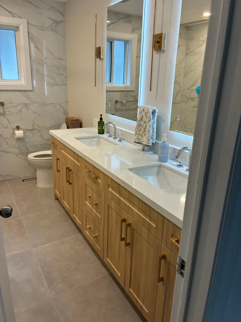 Dual Vanity, individual LED mirror